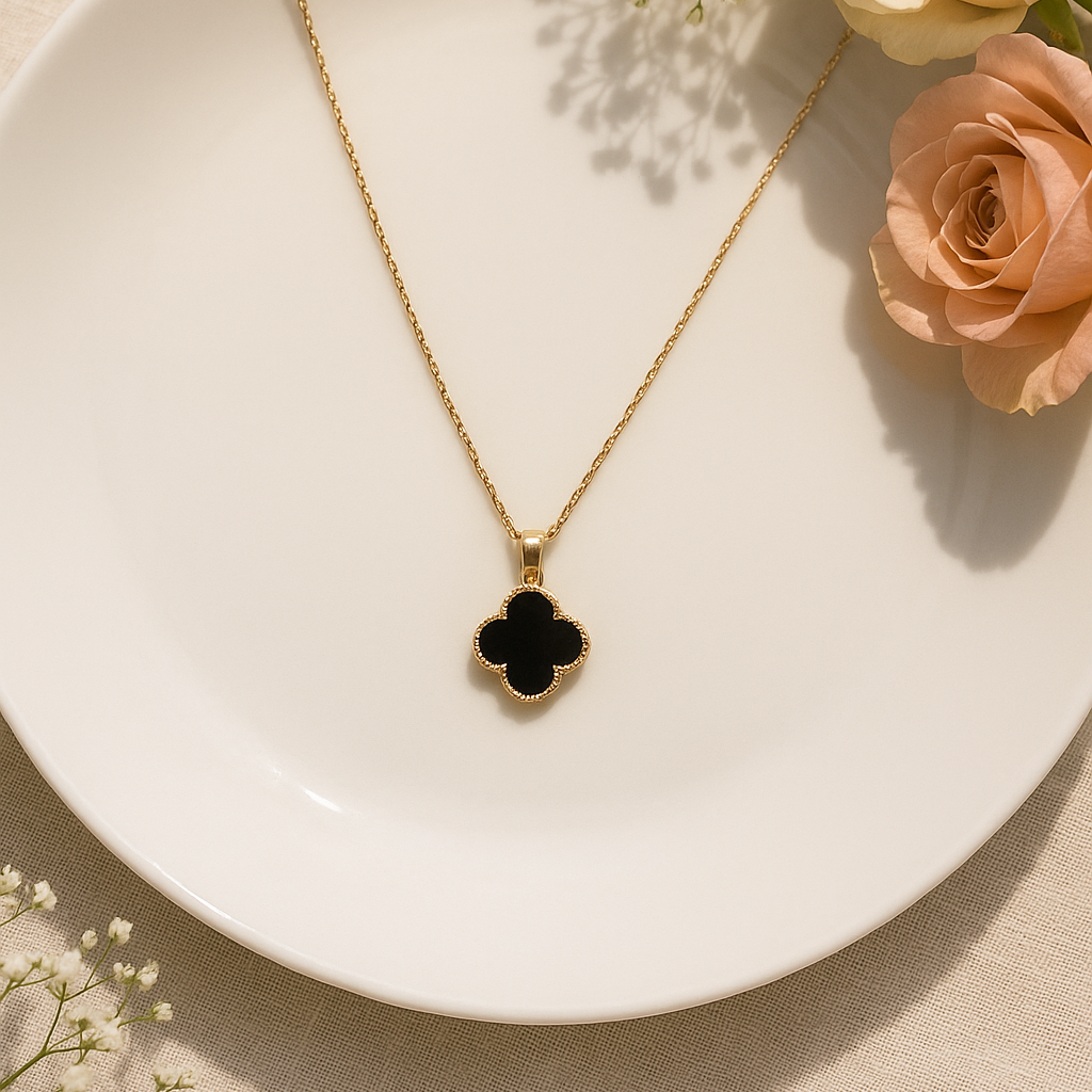 Clover Pendant - Black