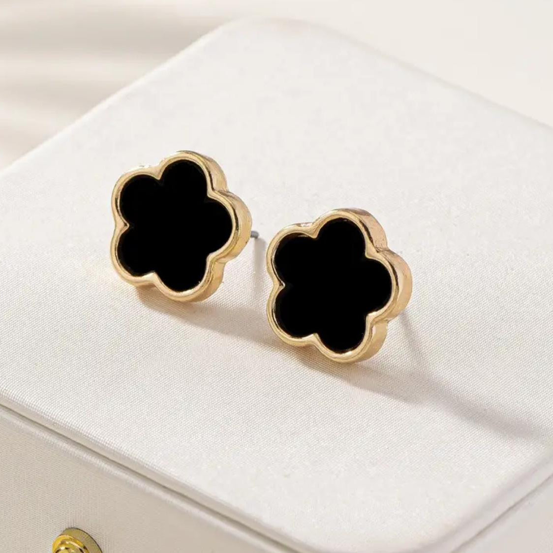 Clover Studs - Black